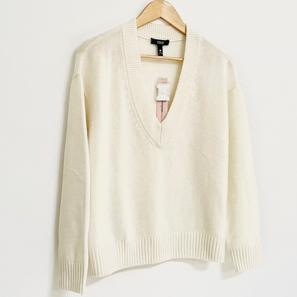 Luxurious 100% Cashmere Drop Shoulder V Neck Sweater By Aqua in Ivory - Picture 6 of 9